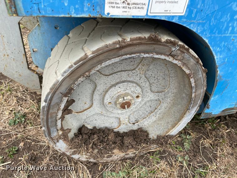 image for item DQ5716 Genie GS-2032  scissor lift