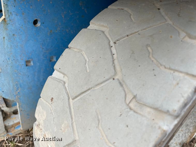 image for item DQ5716 Genie GS-2032  scissor lift