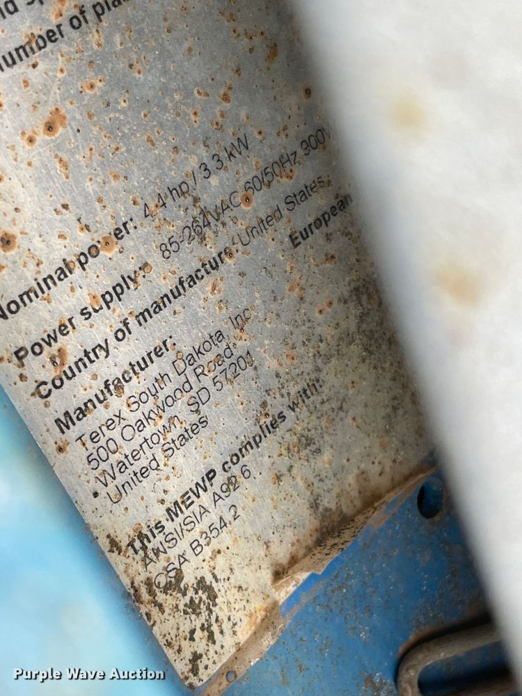 image for item DQ5716 Genie GS-2032  scissor lift