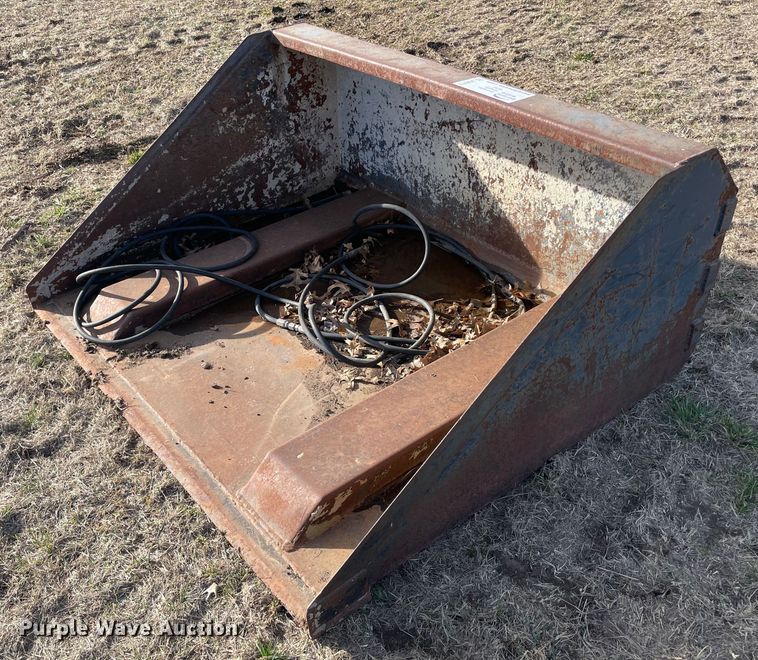 image for item DQ5717 5' W fork lift bucket