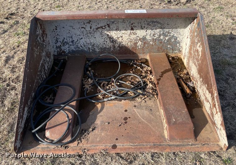 image for item DQ5717 5' W fork lift bucket