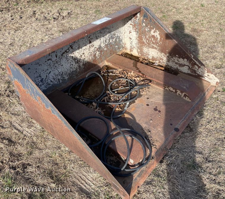 image for item DQ5717 5' W fork lift bucket