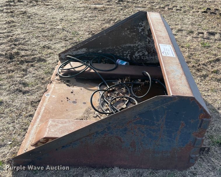 image for item DQ5717 5' W fork lift bucket