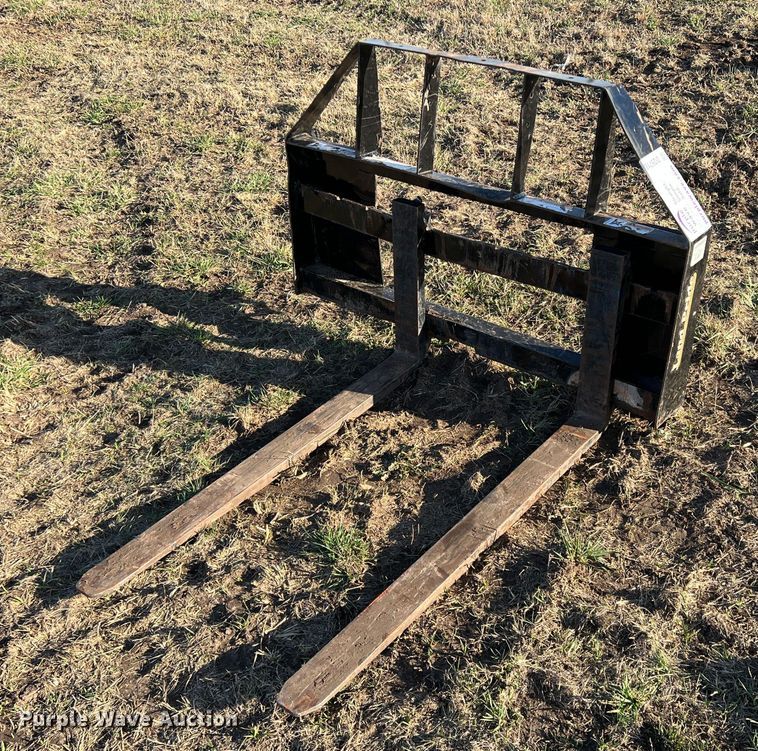 image for item DQ5718 Land Pride  42"L skid steer forks