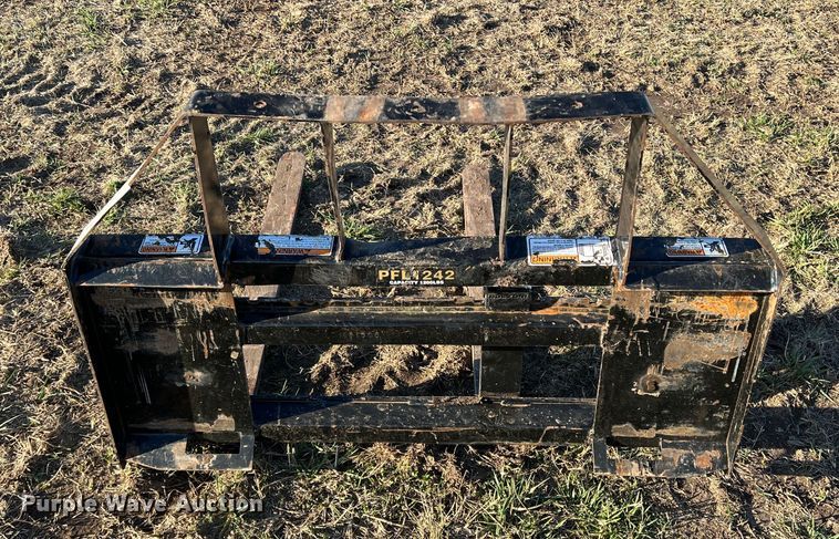 image for item DQ5718 Land Pride  42"L skid steer forks