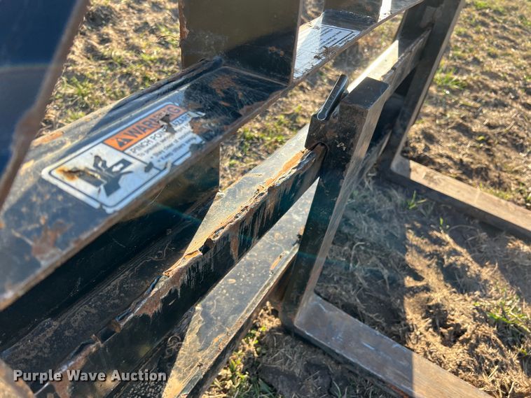 image for item DQ5718 Land Pride  42"L skid steer forks