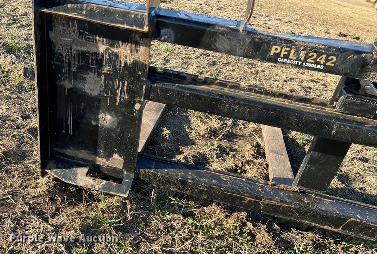 image for item DQ5718 Land Pride  42"L skid steer forks