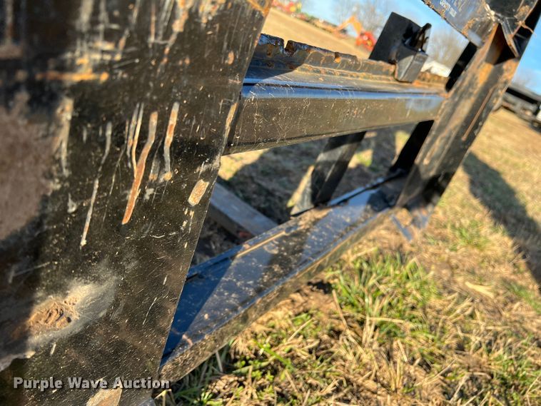 image for item DQ5718 Land Pride  42"L skid steer forks