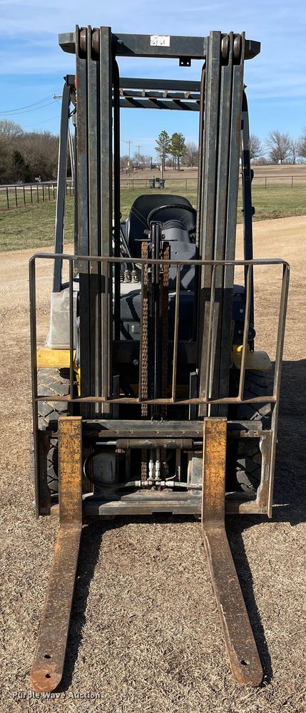 image for item DQ5719 2006 Komatsu FG25T-16  forklift