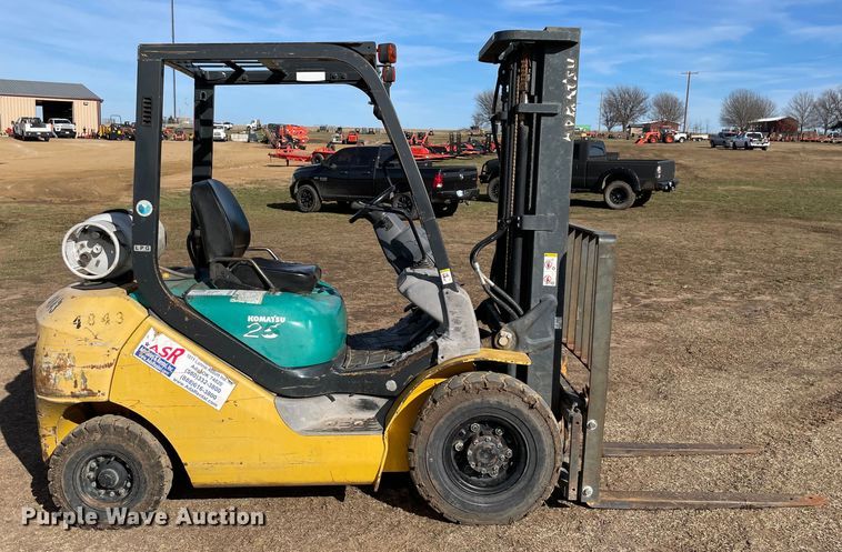 image for item DQ5719 2006 Komatsu FG25T-16  forklift