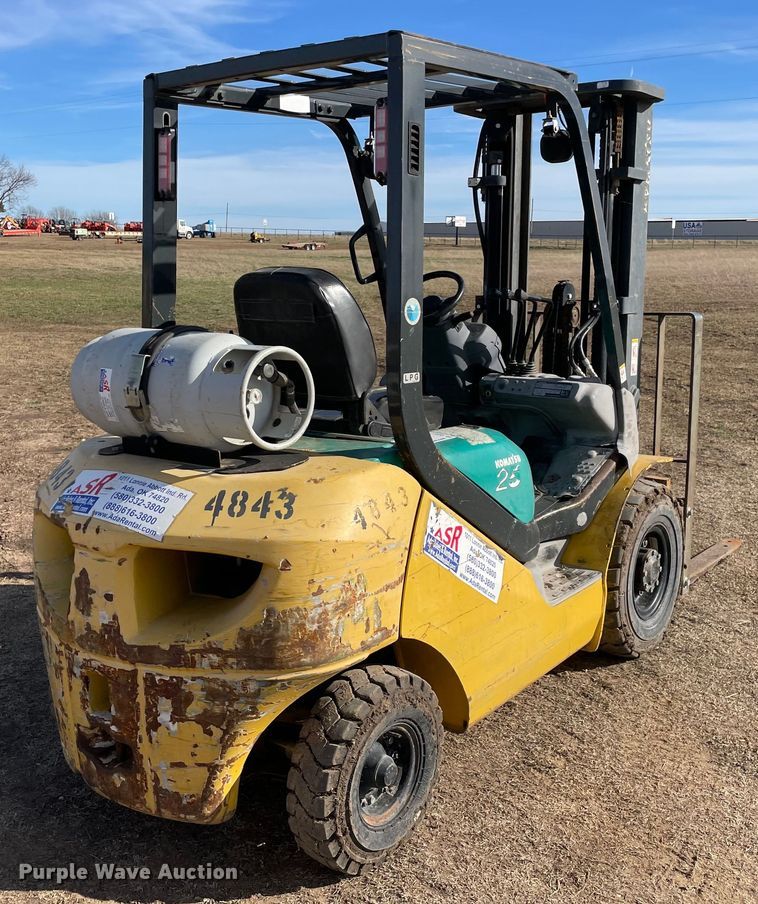 image for item DQ5719 2006 Komatsu FG25T-16  forklift