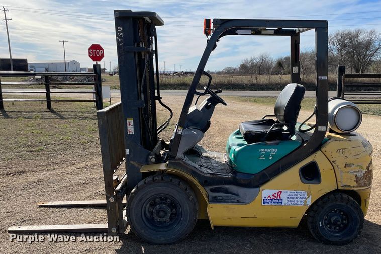 image for item DQ5719 2006 Komatsu FG25T-16  forklift