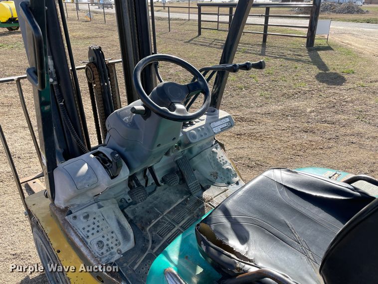 image for item DQ5719 2006 Komatsu FG25T-16  forklift