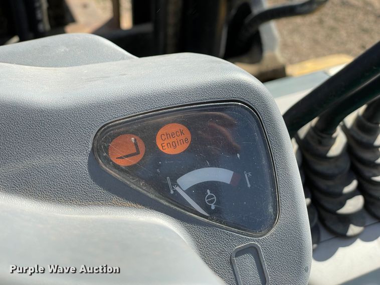 image for item DQ5719 2006 Komatsu FG25T-16  forklift