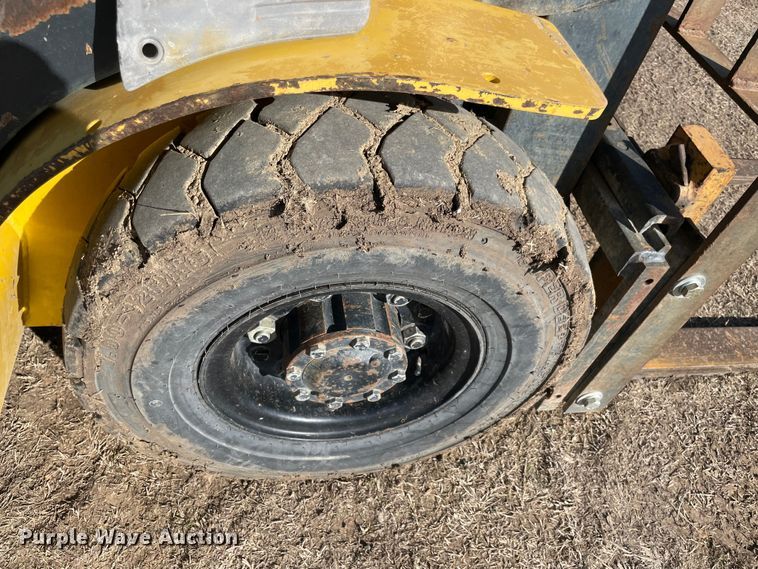 image for item DQ5719 2006 Komatsu FG25T-16  forklift