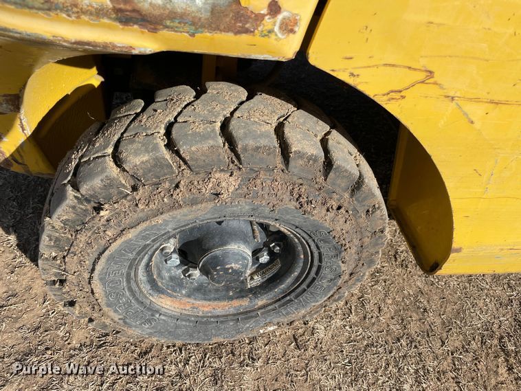 image for item DQ5719 2006 Komatsu FG25T-16  forklift