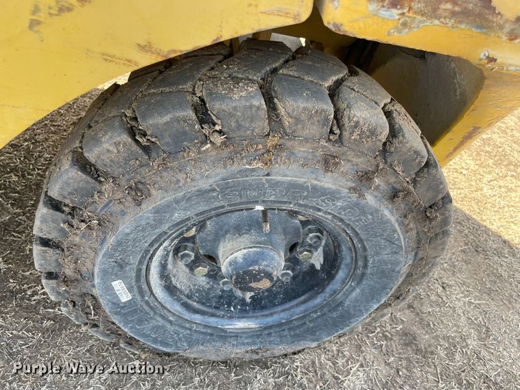 image for item DQ5719 2006 Komatsu FG25T-16  forklift