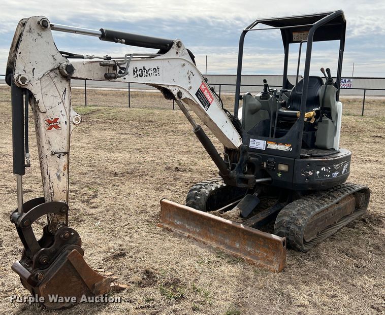 image for item DQ5720 2015 Bobcat E26  mini excavator