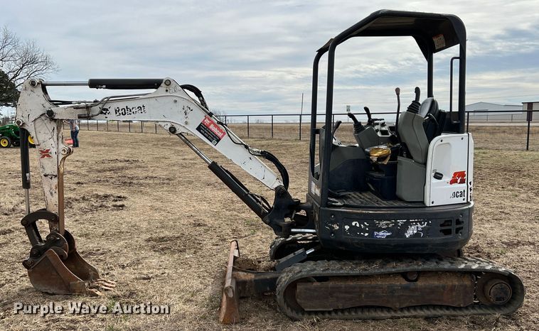 image for item DQ5720 2015 Bobcat E26  mini excavator