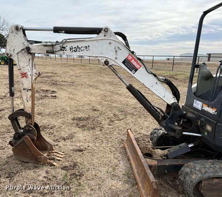 image for item DQ5720 2015 Bobcat E26  mini excavator
