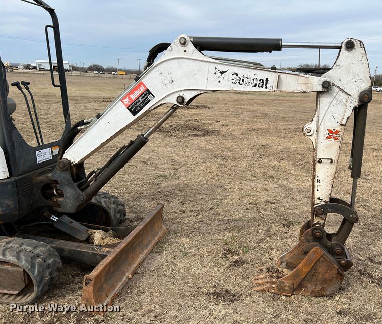 image for item DQ5720 2015 Bobcat E26  mini excavator