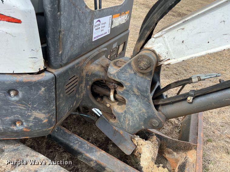 image for item DQ5720 2015 Bobcat E26  mini excavator