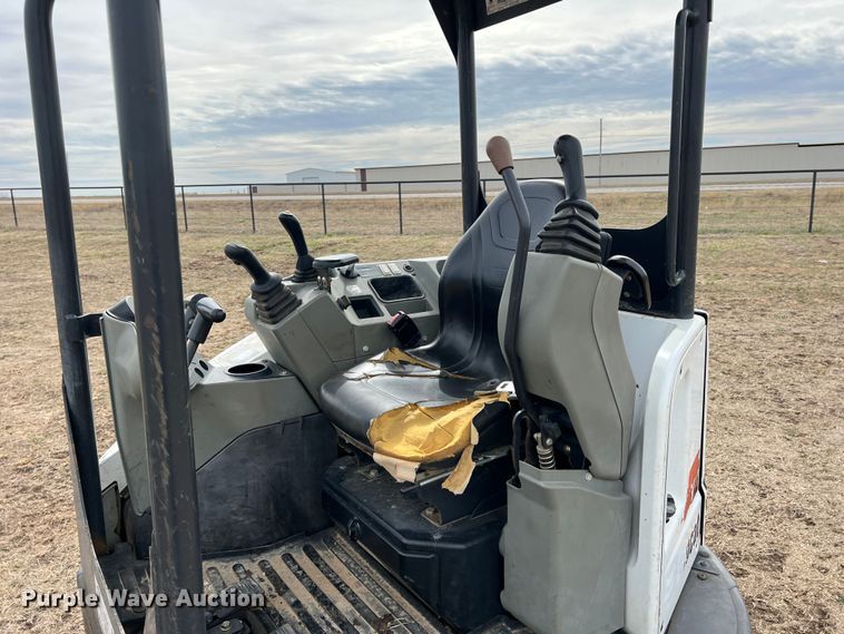 image for item DQ5720 2015 Bobcat E26  mini excavator