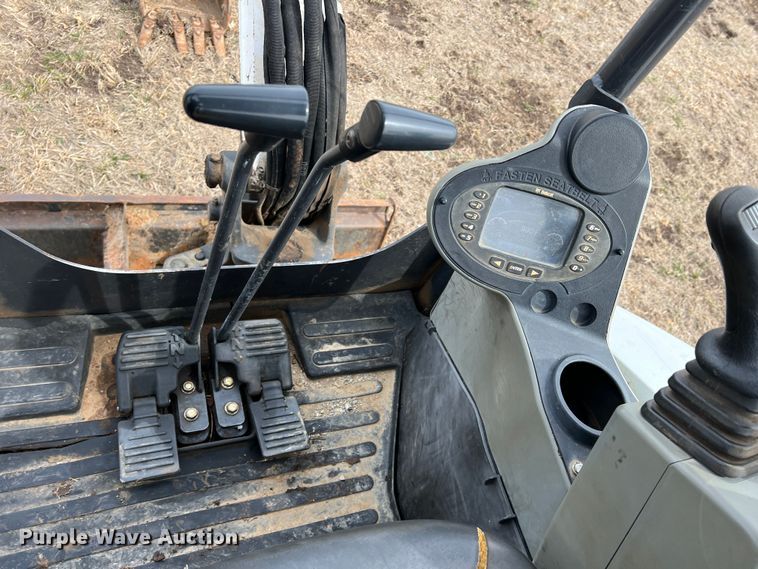 image for item DQ5720 2015 Bobcat E26  mini excavator