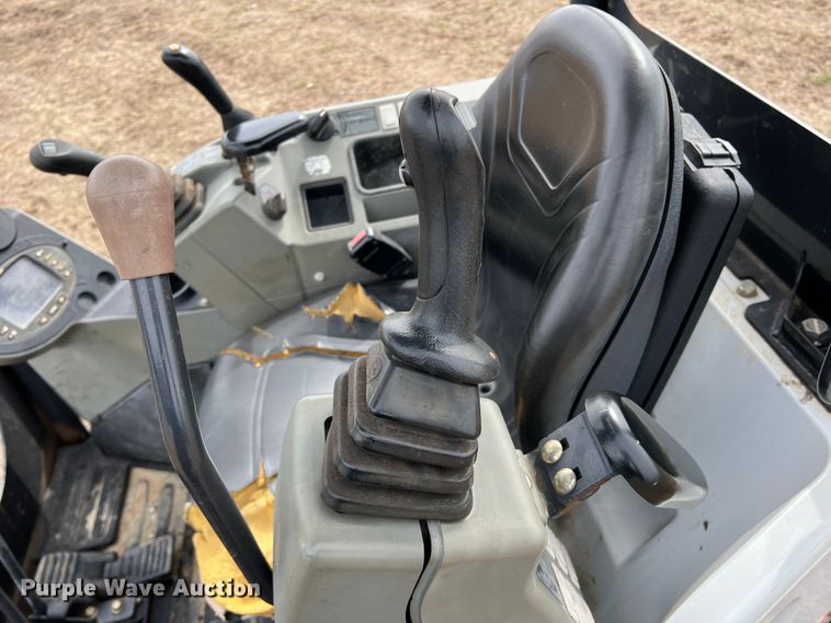 image for item DQ5720 2015 Bobcat E26  mini excavator