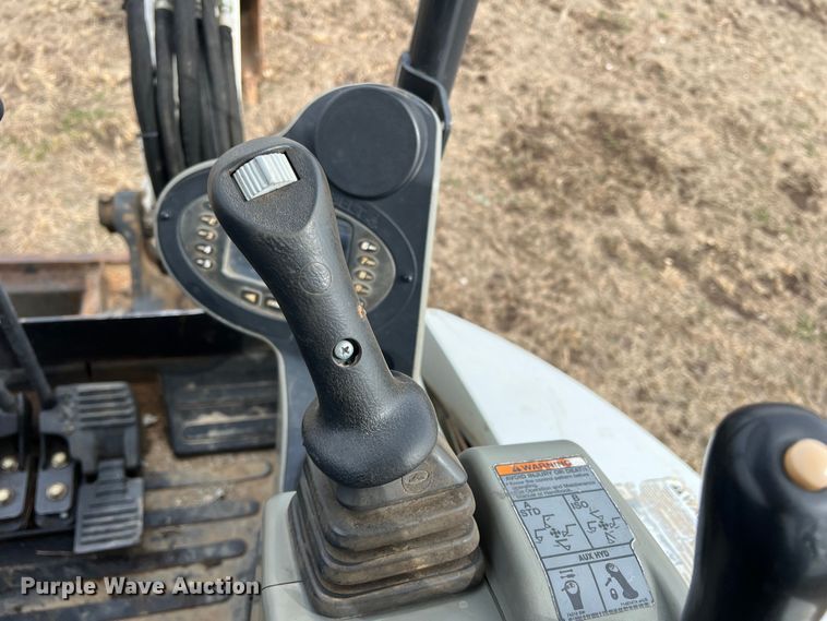 image for item DQ5720 2015 Bobcat E26  mini excavator