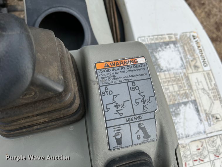 image for item DQ5720 2015 Bobcat E26  mini excavator