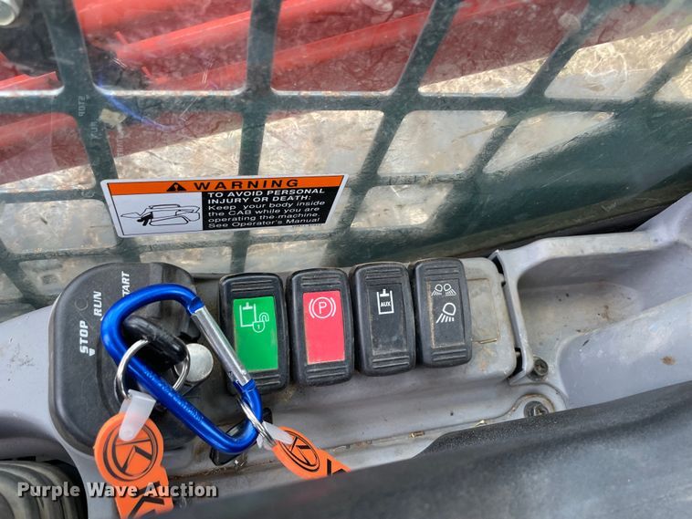 image for item DQ5727 Kubota SVL75-2  tracked skid steer loader