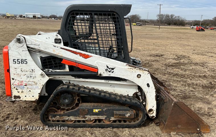 image for item DQ5728 2017 Bobcat T450  tracked skid steer loader