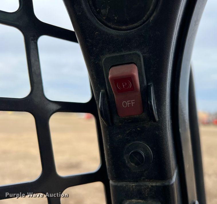 image for item DQ5728 2017 Bobcat T450  tracked skid steer loader