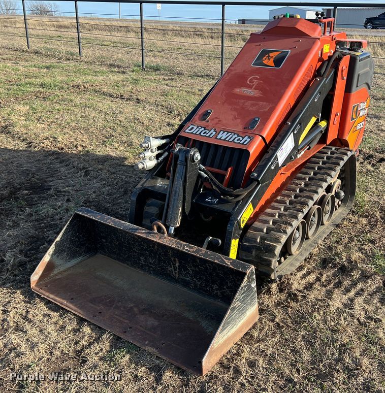 image for item DQ5735 2018 Ditch Witch SK800  compact utility loader