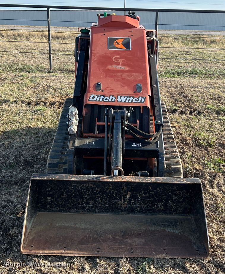 image for item DQ5735 2018 Ditch Witch SK800  compact utility loader