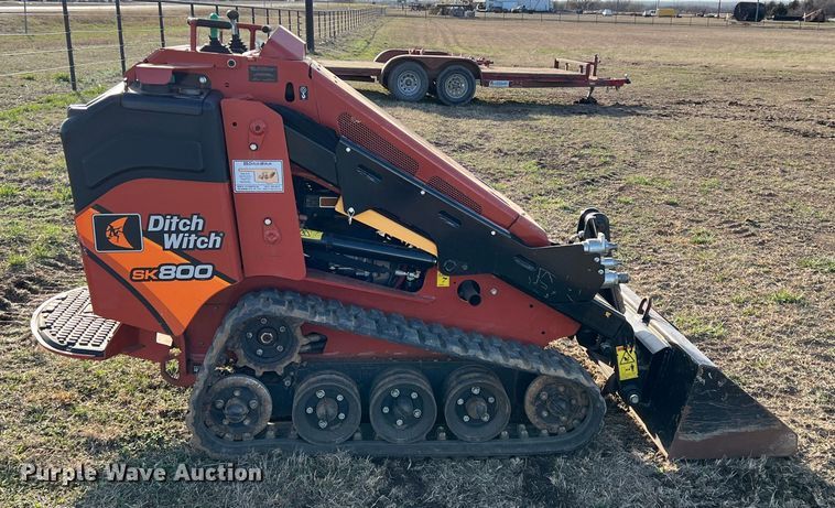 image for item DQ5735 2018 Ditch Witch SK800  compact utility loader