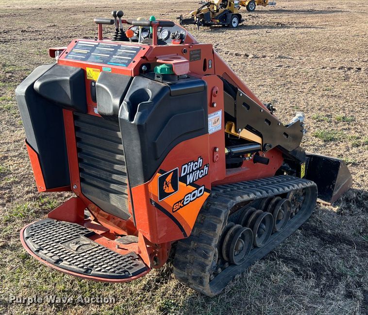image for item DQ5735 2018 Ditch Witch SK800  compact utility loader