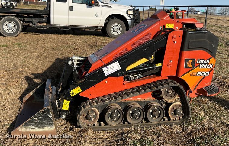 image for item DQ5735 2018 Ditch Witch SK800  compact utility loader