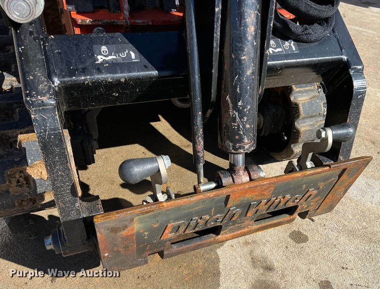 image for item DQ5735 2018 Ditch Witch SK800  compact utility loader