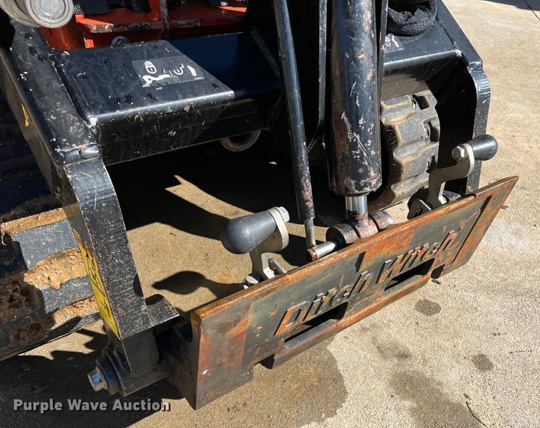 image for item DQ5735 2018 Ditch Witch SK800  compact utility loader