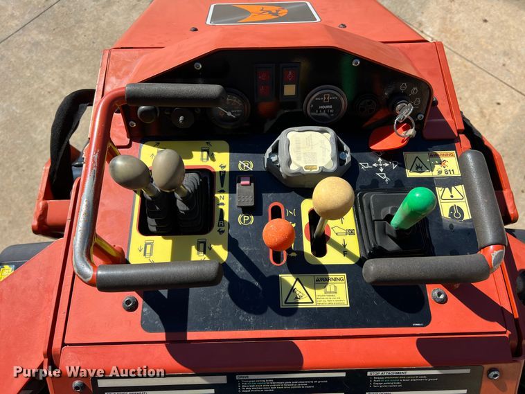 image for item DQ5735 2018 Ditch Witch SK800  compact utility loader