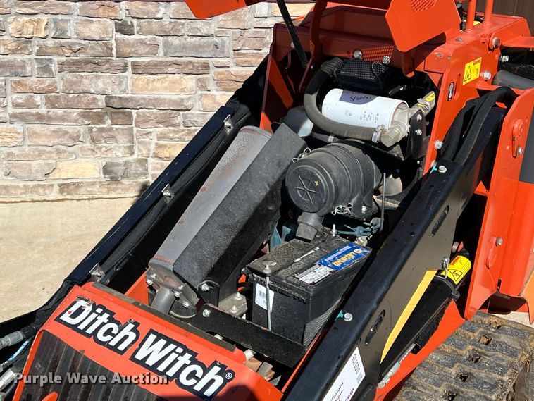 image for item DQ5735 2018 Ditch Witch SK800  compact utility loader
