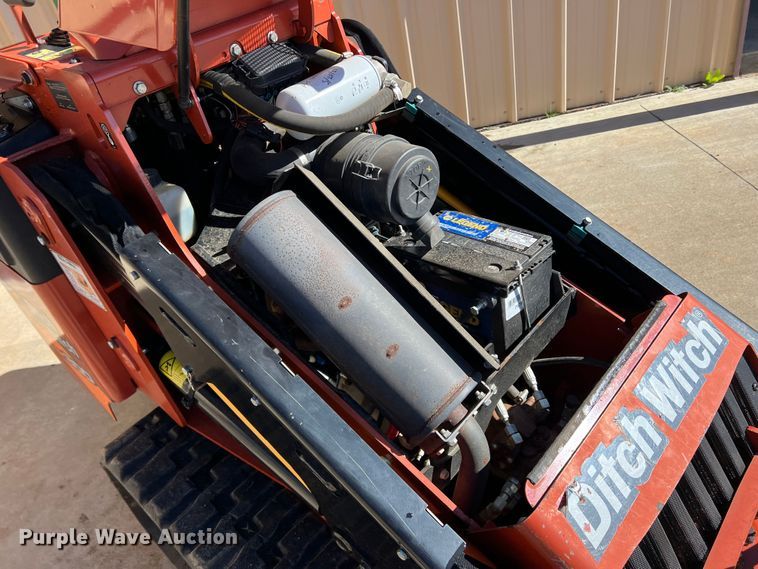 image for item DQ5735 2018 Ditch Witch SK800  compact utility loader