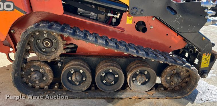 image for item DQ5735 2018 Ditch Witch SK800  compact utility loader