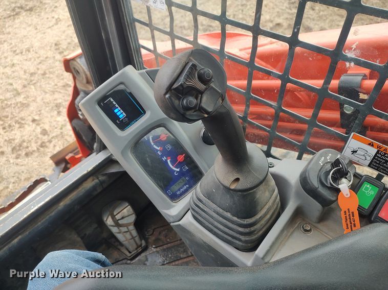 image for item DQ5736 2019 Kubota SVL95-2S  tracked skid steer loader