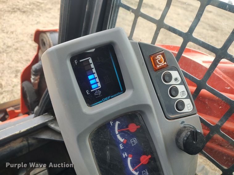 image for item DQ5736 2019 Kubota SVL95-2S  tracked skid steer loader