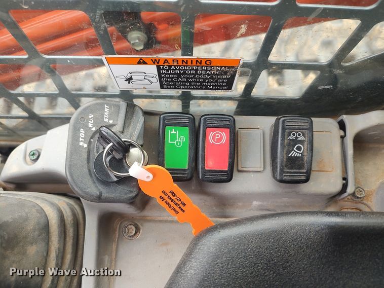 image for item DQ5736 2019 Kubota SVL95-2S  tracked skid steer loader