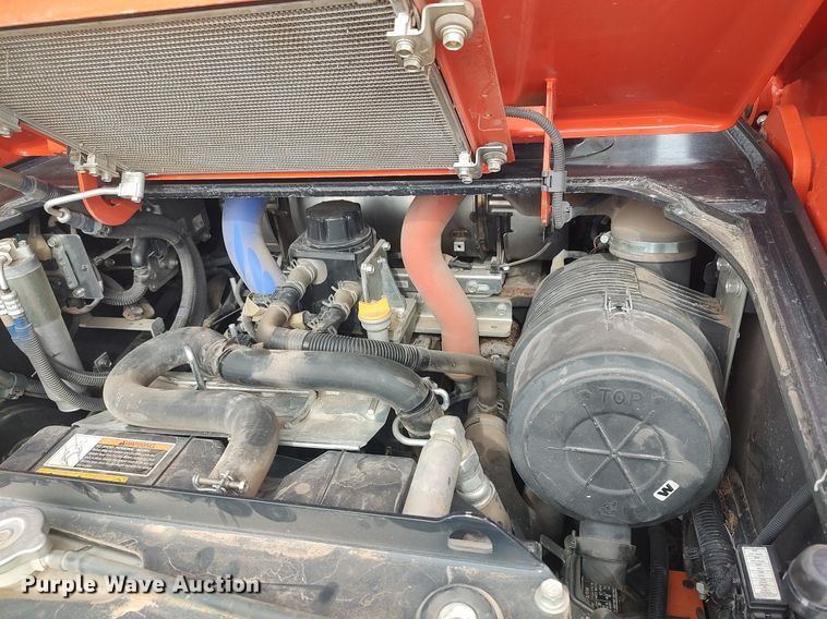 image for item DQ5736 2019 Kubota SVL95-2S  tracked skid steer loader