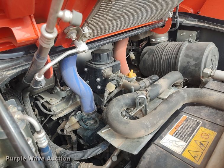 image for item DQ5736 2019 Kubota SVL95-2S  tracked skid steer loader